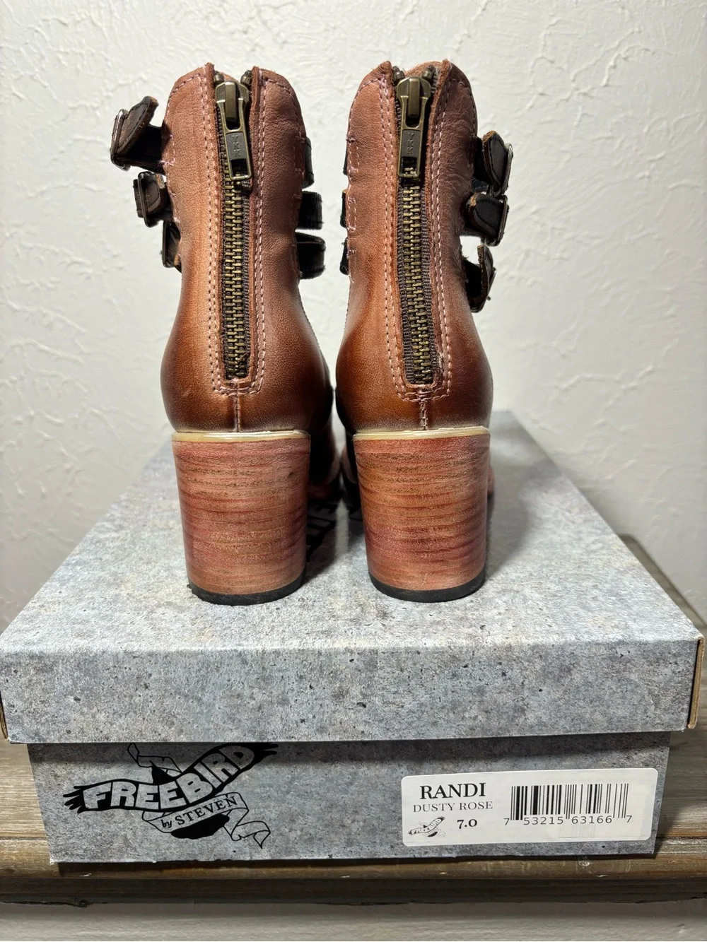 NEW w/Box Freebird Women’s 7 Randi Boots Ankle Strap Bootie Dusty Rose
